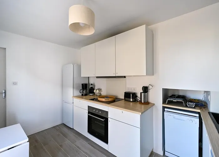 Le Petit Phare - Proche De La *